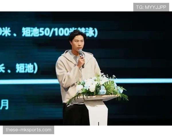 覃海洋训练完直接啃鸡腿？这自律和放纵切换也太丝滑了